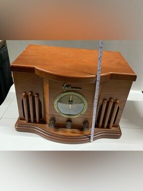 Classic Vintage-Style Wooden Radio Clock - Brown